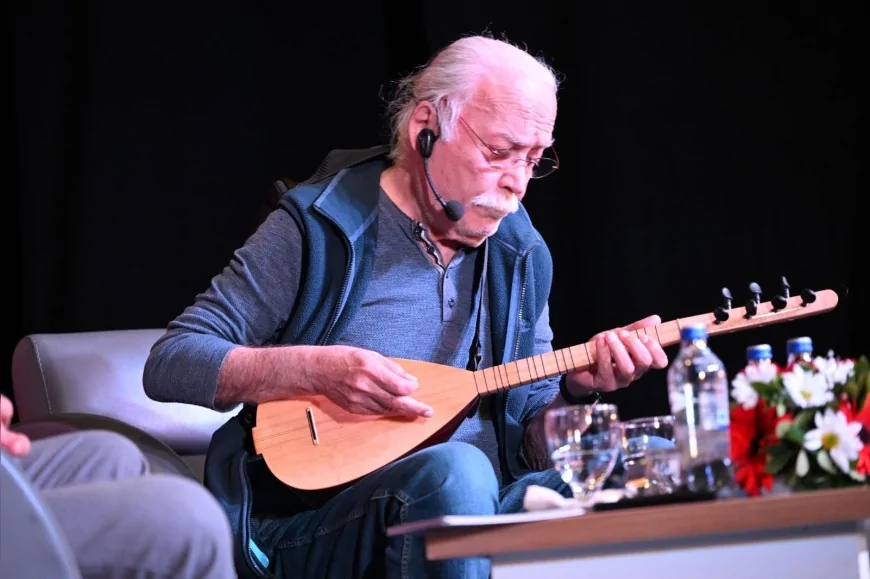 Manisa Büyükşehir Belediyesi etkinliğinde Cahit Berkay Manisalılarla buluştu