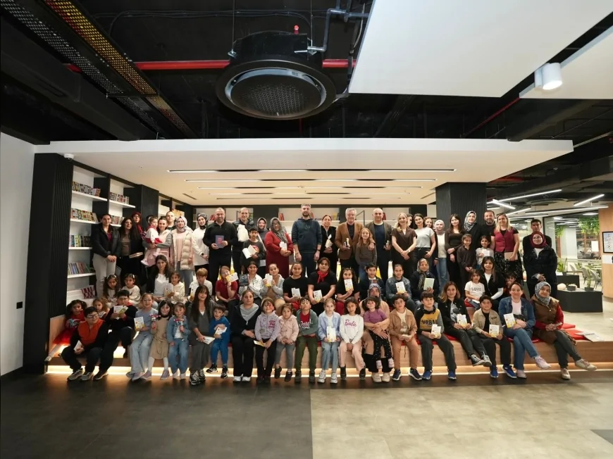 Denizli Büyükşehir Belediyesi 23 Nisan’da çocukları kitapla buluşturdu