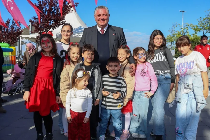 YALOVA BELEDİYE BAŞKANI MEHMET GÜREL 23 NİSAN ETKİNLİKLERİNDE ÇOCUKLAR VE AİLELERLE BULUŞTU