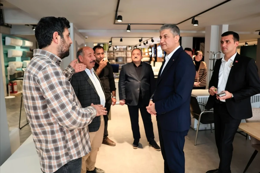 ADANA VALİSİ MUSTAFA YAVUZ KÜÇÜKDİKİLİ MAHALLESİ’NDE ESNAF VE VATANDAŞLARLA BİR ARAYA GELDİ