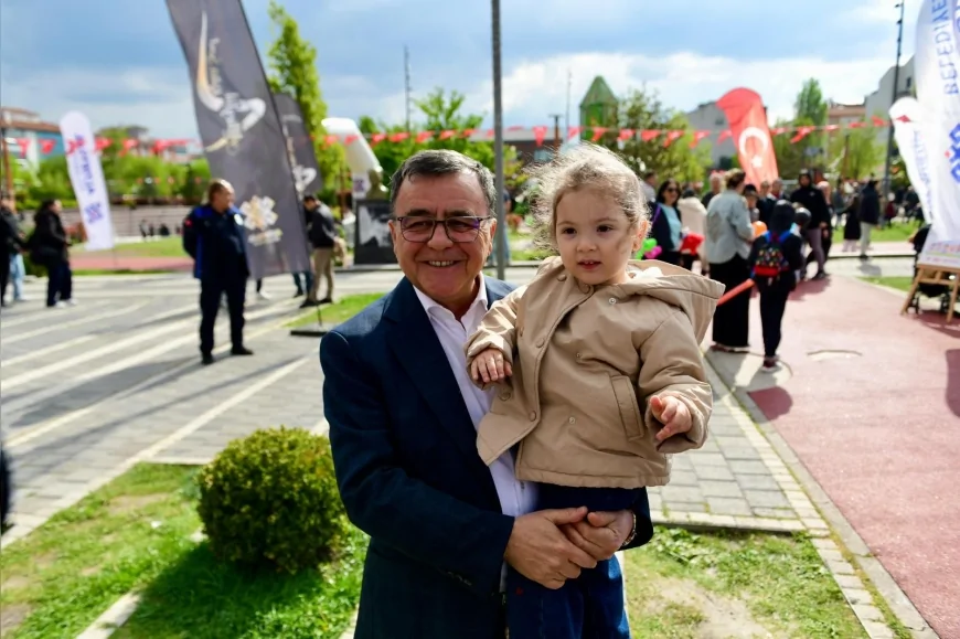 ALTIEYLÜL BELEDİYE BAŞKANI HAKAN ŞEHİRLİ: “ASUVA’DAKİ ÇOCUKLARIN MUTLULUĞU DOĞRU İŞ YAPTIĞIMIZIN GÖSTERGESİ”