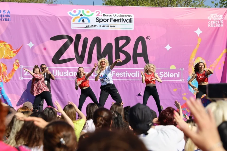 BURSA BÜYÜKŞEHİR BELEDİYESİ’NDEN DÜNYA DANS GÜNÜNE ÖZEL ZUMBA ETKİNLİĞİNE YOĞUN KATILIM