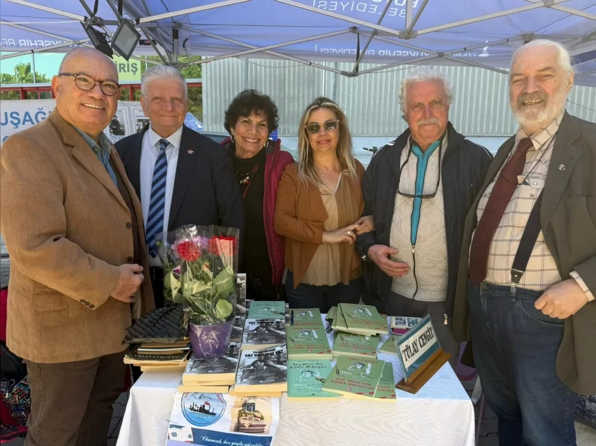 İzmir Gazeteciler Cemiyeti Başkanı Dilek Gappi 7’nci İzmir Kitap Fuarı’nda gazeteci-yazar üyelerle buluştu