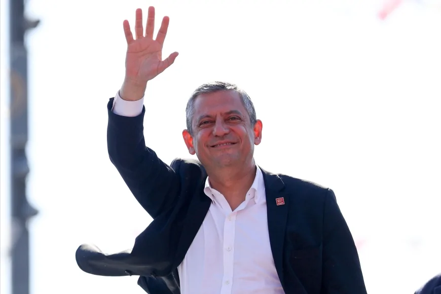 CHP Genel Başkanı Özgür Özel Sakarya’da düzenlenen Millet İradesine Sahip Çıkıyor mitingine katıldı