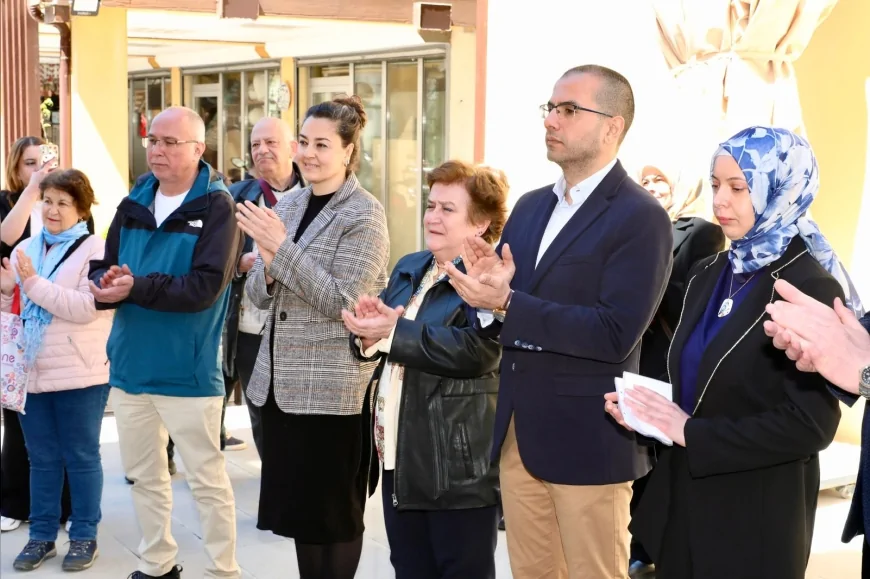 ODUNPAZARI’NDA MAVİ ARAYIŞ ÇİNİ SERGİSİ SANATSEVERLERLE BULUŞTU GELENEKSEL VE MODERN ANLATIM BİR ARADA YOĞUN İLGİ GÖRDÜ