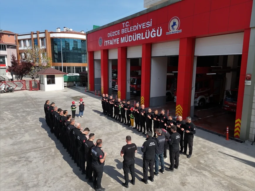 Düzce Belediyesi Minik Kardeşlerin İtfaiyeci Olma Hayalini 23 Nisan’da Gerçeğe Dönüştürdü