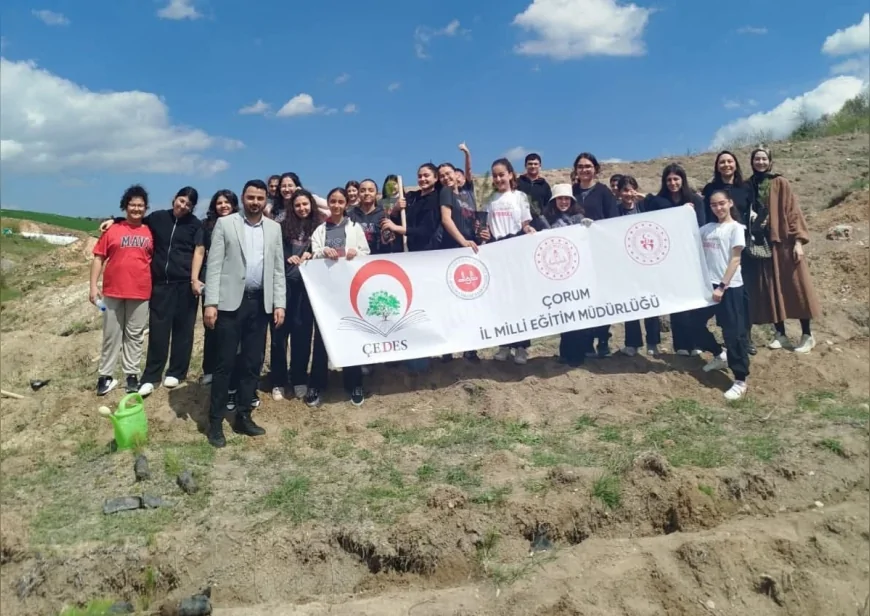 Çorum’da ÇEDES Projesi Kapsamında Öğrenciler 50 Fidanı Toprakla Buluşturdu