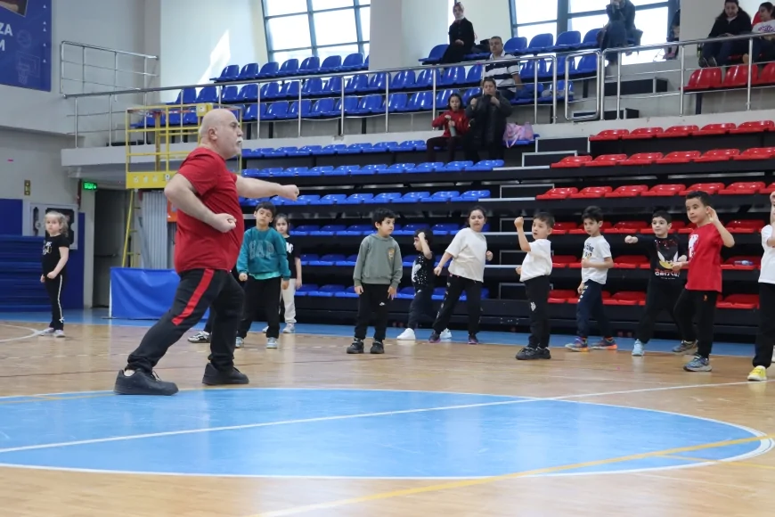 MALTEPE BELEDİYESİ ÇOCUK VE GENÇLER İÇİN ÜCRETSİZ SPOR KURSLARINI SÜRDÜRÜYOR