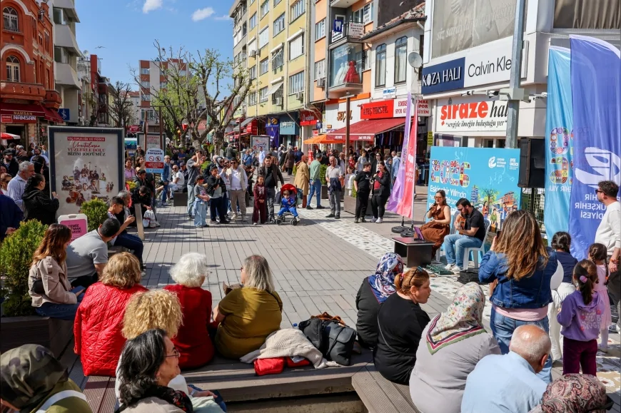 ESKİŞEHİR’DE ARABASIZ PAZAR VE SOKAKTA MÜZİK VAR ETKİNLİKLERİ ŞEHRİ NOTALARLA BULUŞTURDU
