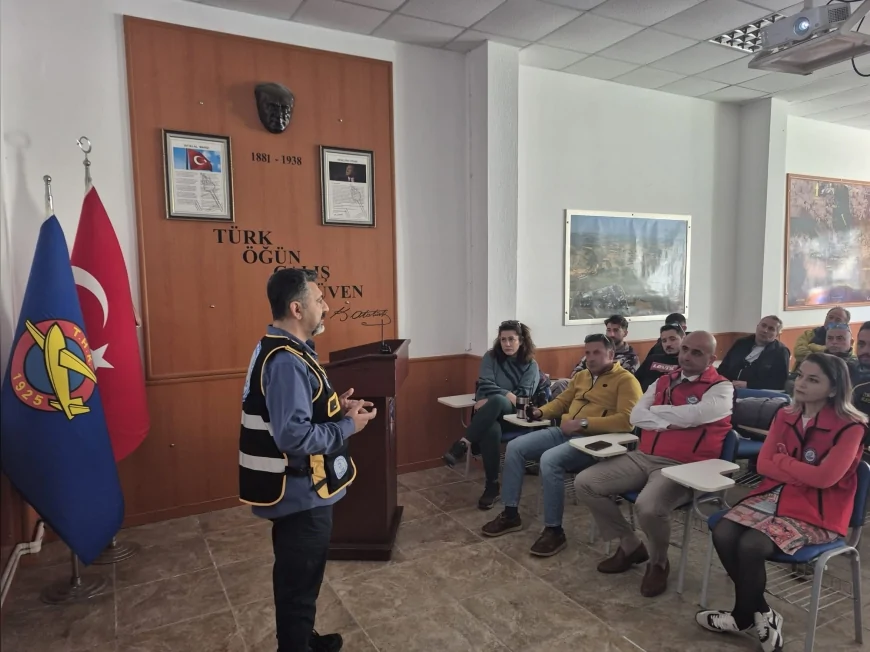 ESKİŞEHİR BÜYÜKŞEHİR BELEDİYESİ İNÖNÜ’DE GÖNÜLLÜLERE AFET BİLİNCİ VE MÜDAHALE EĞİTİMİ VERDİ