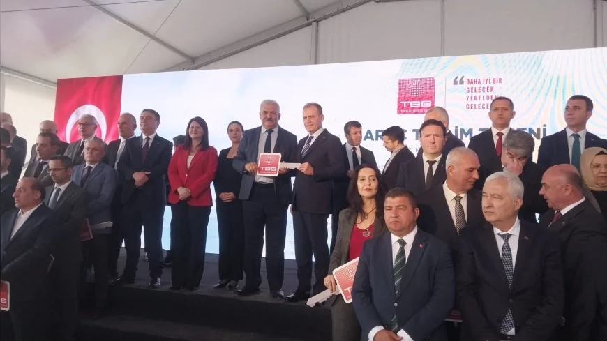 Türkiye Belediyeler Birliği 94 belediyeye 95 hizmet aracı teslim etti Fethiye Belediyesi filosuna su arazözü eklendi