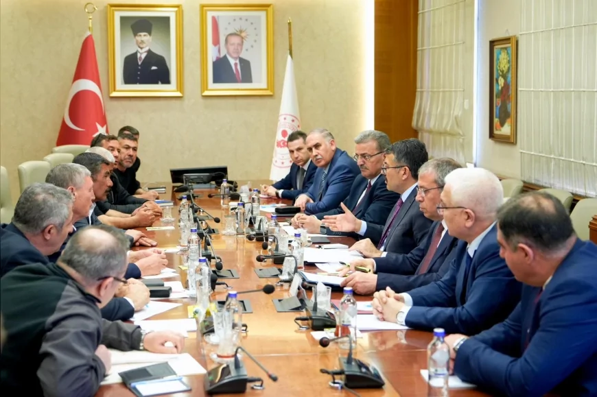 İçişleri Bakan Yardımcısı Ali Çelik başkanlığındaki görüşmelerde maden işçilerinin eylemi uzlaşmayla sona erdi