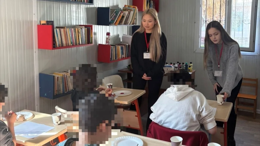 EGE ÜNİVERSİTESİ İLETİŞİM FAKÜLTESİ ÖĞRENCİLERİNDEN “RENKLİ KALPLER ATÖLYESİ” İLE ÇOCUKLARA DESTEK