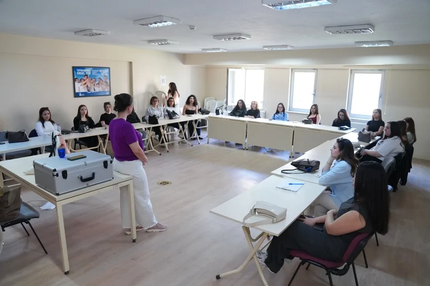 TEPEBAŞI BELEDİYESİ GENÇLERE YÖNELİK KADIN SAĞLIĞI VE BULAŞICI HASTALIKLAR EĞİTİMİ DÜZENLEDİ