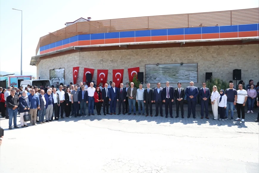 Dalaman Belediye Başkanı Sezer Durmuş doğalgaz projesinde ilk kazmanın vurulduğunu açıkladı