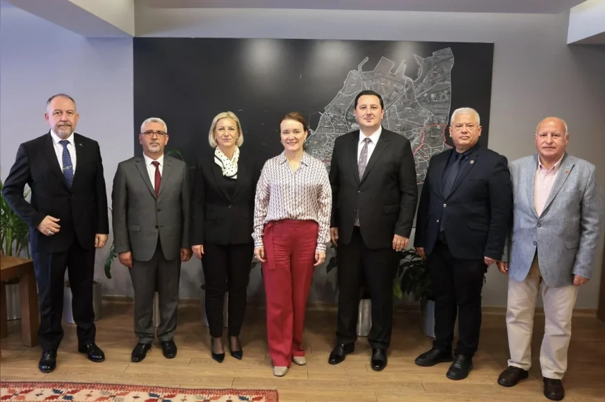 Konak Belediye Başkanı Nilüfer Çınarlı Mutlu Makedonya Türk Hareket Partisi Genel Başkanı Enes İbrahim’i ağırladı!