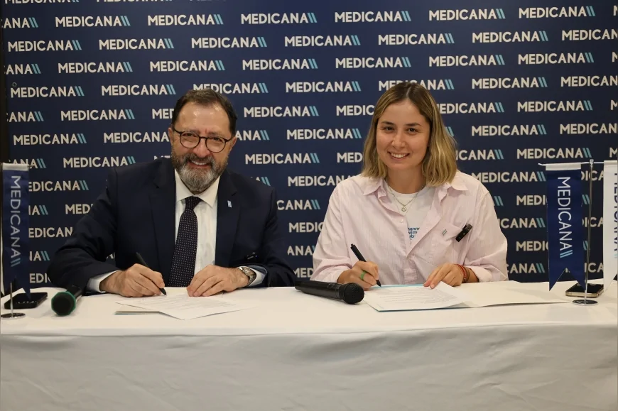 Ultra maraton yüzücüsü Bengisu Avcı sağlık sponsorluğu için Medicana ile ikinci kez anlaşma imzaladı