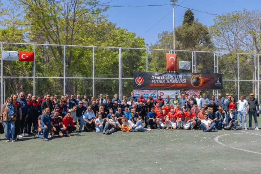 İzmir Büyükşehir Belediyesi İtfaiyesi Şehitler Anısına Düzenlenen Futbol Turnuvası Finalle Tamamlandı