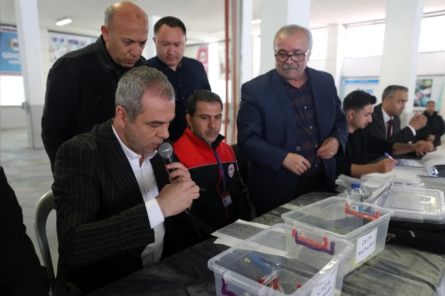 Yenimahalle Belediyesi Yakacık Kurban Alanı’nda 103 Çadırın Yeri Noter Huzurunda Kura ile Belirlendi