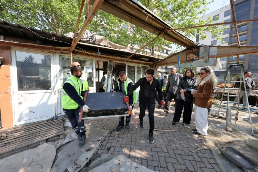 Bursa Büyükşehir Belediyesi 1050 Konutlar’daki işgalli yeşil alanı yıkarak yeniden halkın kullanımına açtı