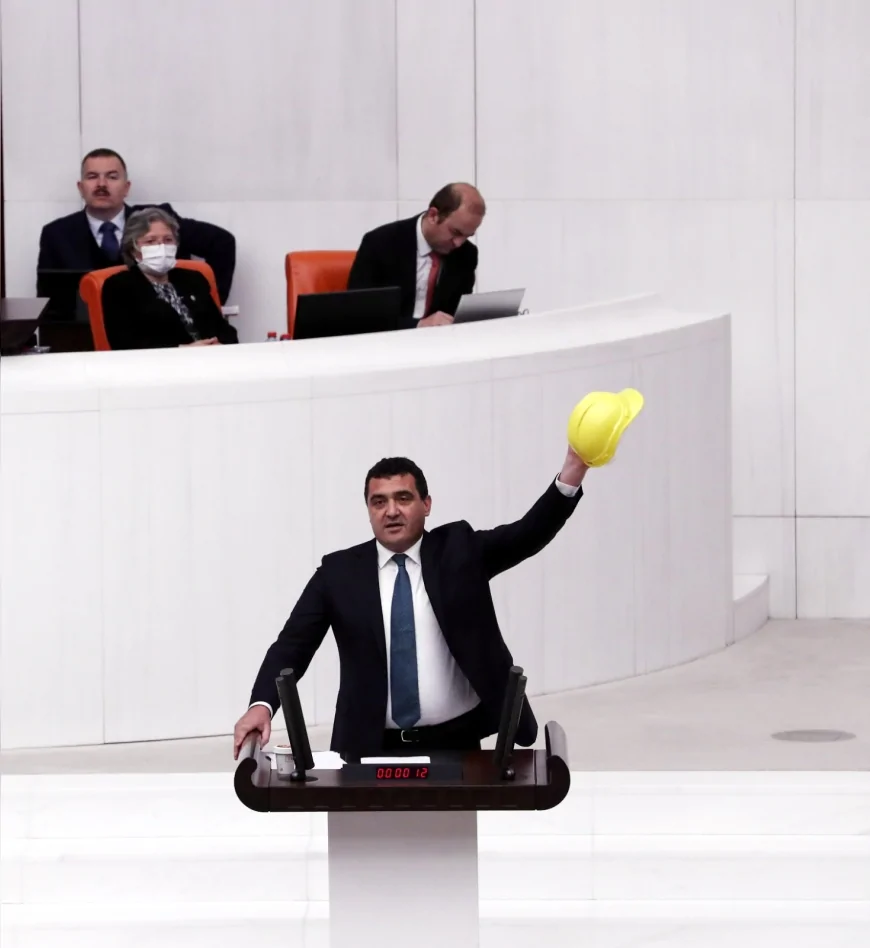 CHP Genel Başkan Yardımcısı Ulaş Karasu: “1 Mayıs emeğin sömürü düzenine karşı en berrak sınavıdır”