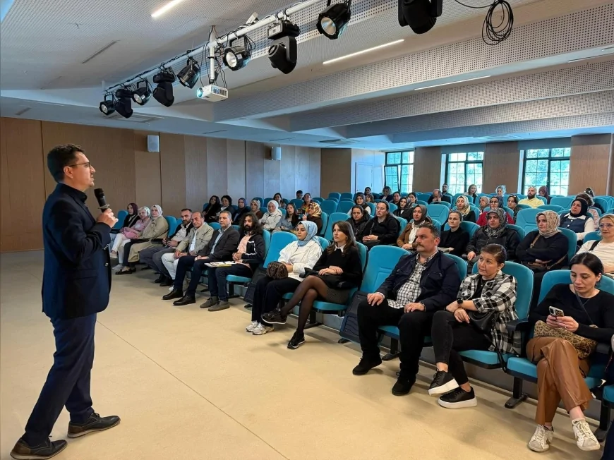 Çekmeköy İlçe Milli Eğitim Programında Osman Erkan: “Sosyal Aile Olun, Yalnızlık Sanal Bağımlılığı Tetikler”
