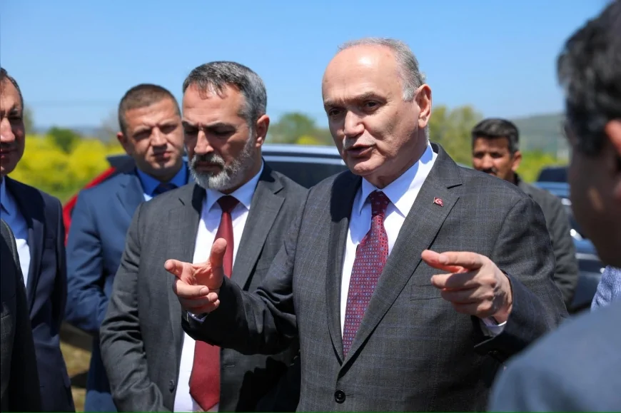 DÜZCE BELEDİYE BAŞKANI DR. FARUK ÖZLÜ GÜMRÜK MÜDÜRLÜĞÜ VE LOJİSTİK MERKEZİ PROJESİNİ BAKANLIK HEYETİYLE SAHADA İNCELEDİ