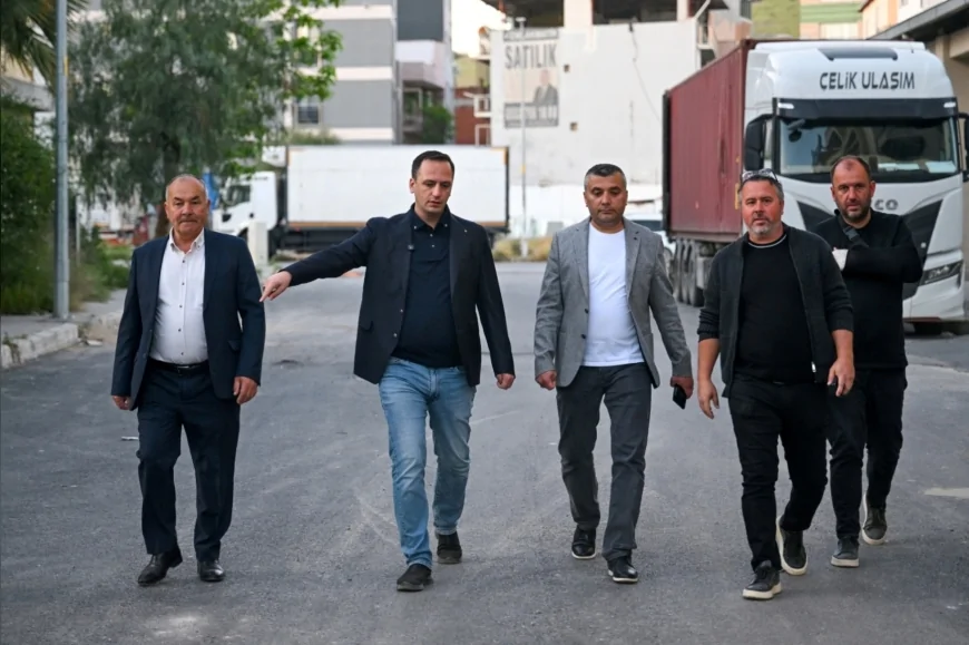 BORNOVA BELEDİYE BAŞKANI ÖMER EŞKİ EGEMENLİK MAHALLESİ’NDE SAHAYA İNDİ SOKAKLARDA ASFALT DÖNÜŞÜMÜ BAŞLADI