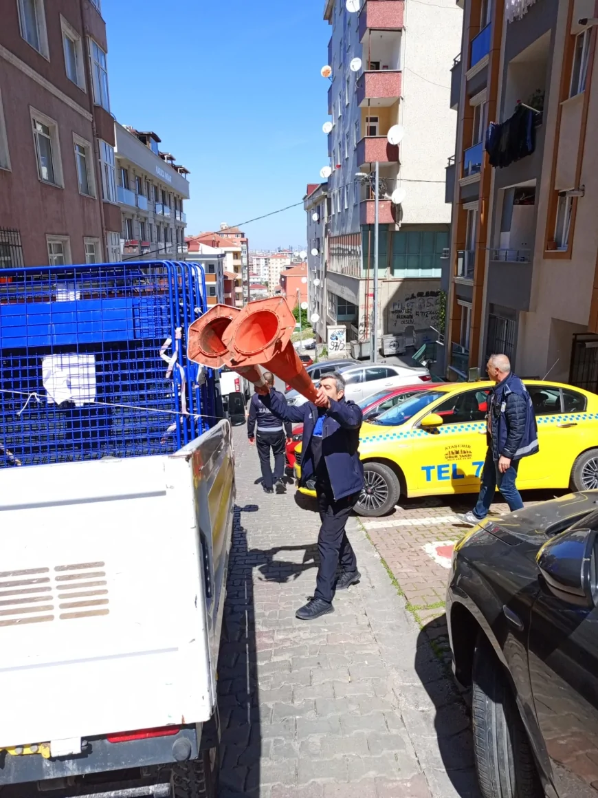 Maltepe Belediyesi Zabıta Ekipleri Zümrütevler ve Fındıklı’da Kaldırım ve Yol İşgallerini Kaldırdı