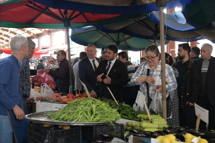 KAHRAMANKAZAN BELEDİYE BAŞKANI SELİM ÇIRPANOĞLU SALI PAZARINDA ESNAF VE VATANDAŞLARLA BULUŞTU