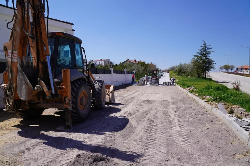 Tepebaşı Belediyesi Aşağı Söğütönü’nde Yol ve Kaldırım Çalışmalarını Hızlandırdı