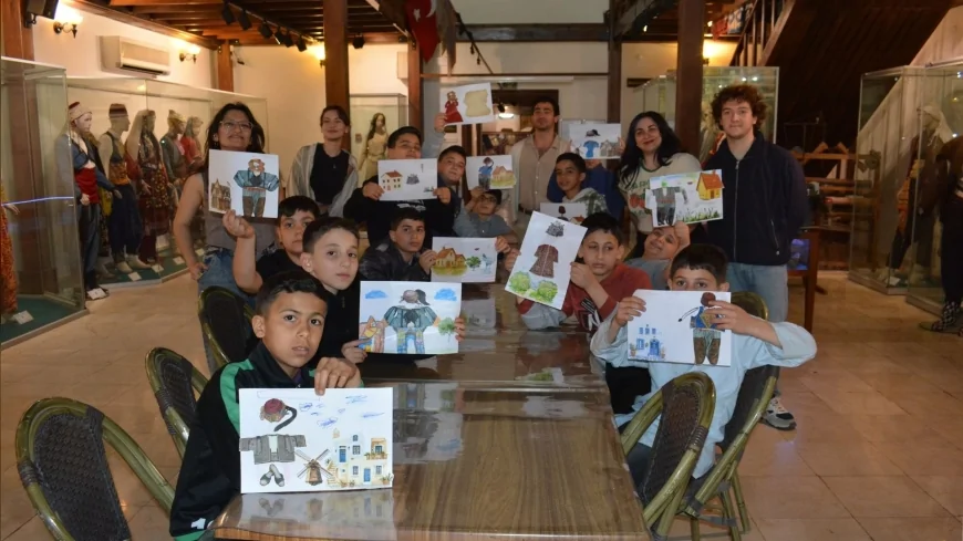 İzmir Ege Üniversitesi Etnografya Müzesinde “Anadolu’nun Kadınları” projesiyle çocuklar kültürel mirasla buluştu