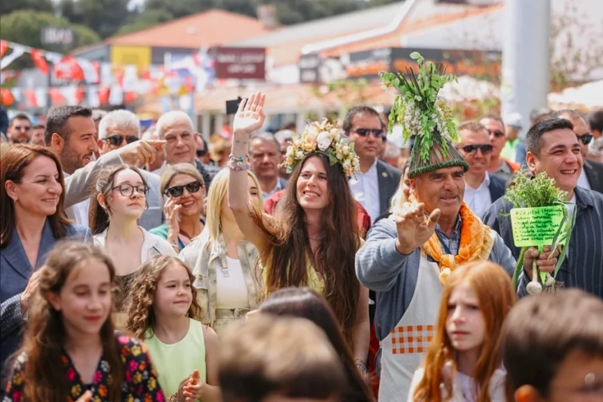 Çeşme Alaçatı’da düzenlenen 15. Uluslararası Ot Festivali yüz binlerce ziyaretçiyi ağırlayarak tamamlandı