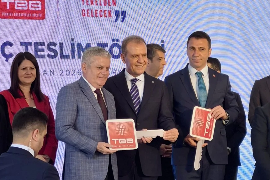 Giresun Belediyesi’ne Türkiye Belediyeler Birliği tarafından 8 milyon TL değerinde ekskavatör hibe edildi