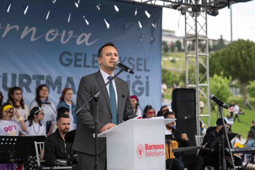 İzmir Bornova’da 23 Nisan Uçurtma Şenliği binlerce çocuğu gökyüzüyle buluşturdu