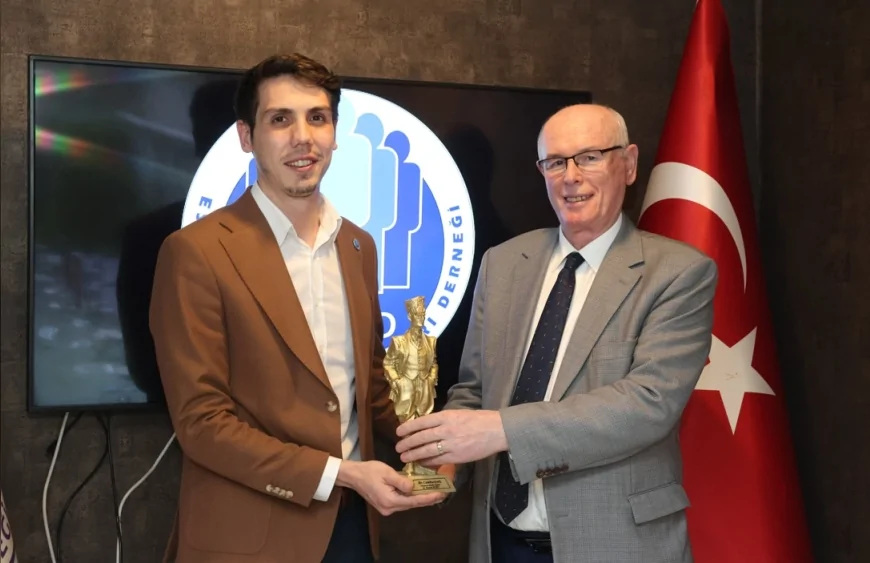 Odunpazarı Belediye Başkanı Kazım Kurt ESGİAD ziyaretinde genç girişimcilerle buluştu