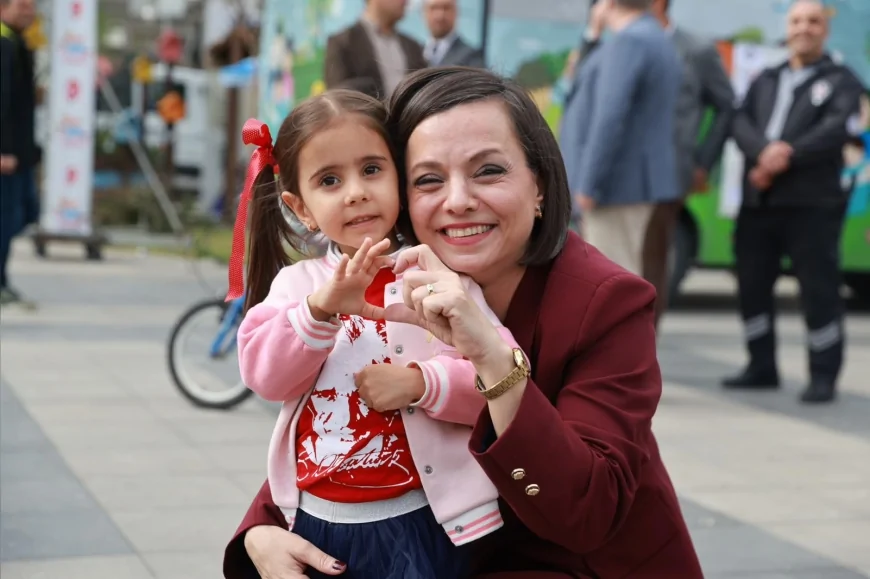 Karabağlar Belediye Başkanı Helil Kınay: “Çocuklarımızın gülümsemesi her güne yayılmalı”