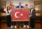 Kültür ve Turizm Bakanı Mehmet Nuri Ersoy: “Gençlerin kültürel mirasa katkısı geleceği güçlendiriyor” mesajıyla genç sanatçıları Bakanlıkta ağırladı