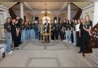 Bursa Büyükşehir Belediyespor Kadın Hentbol Takımı şampiyonluk kupalarıyla Başkan Vekili Şahin Biba’yı ziyaret etti