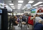 Aydın Büyükşehir Belediye Başkanı Özlem Çerçioğlu HALK EGE ET ŞUBELERİNDE YÜZDE 20 İNDİRİM UYGULANDI VATANDAŞLAR SABAHIN ERKEN SAATLERİNDE YOĞUN İLGİ GÖSTERDİ