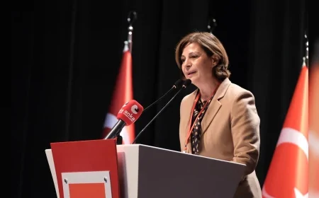 ESKİŞEHİR BÜYÜKŞEHİR BELEDİYE BAŞKANI AYŞE ÜNLÜCE ANKARA’DA “BU YÜRÜYÜŞ İKTİDAR YÜRÜYÜŞÜDÜR” DEDİ