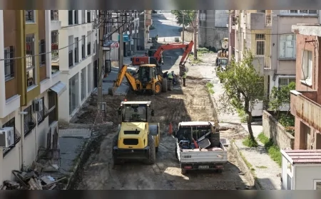 AYDIN BÜYÜKŞEHİR BELEDİYE BAŞKANI ÖZLEM ÇERÇİOĞLU SÖKE FATİH CADDESİ’NDE YOL YENİLEME ÇALIŞMALARINI SÜRDÜRÜYOR