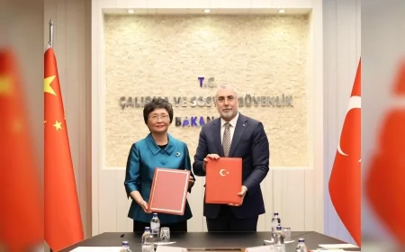 Çalışma ve Sosyal Güvenlik Bakanı Prof. Dr. Vedat Işıkhan ile Çinli mevkidaşı Wang Xiaoping arasında stratejik iş birliği adımı