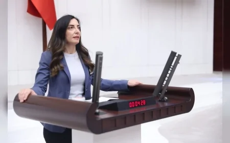 CHP Genel Başkan Yardımcısı Nurhayat Altaca Kayışoğlu: “Dövizle askerlik 8 bin euro, gençler vatandaşlıktan vazgeçmek zorunda kalıyor”