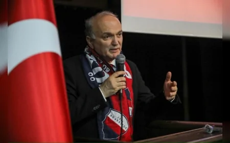 Düzce Belediye Başkanı Dr. Faruk Özlü Düzcespor Genel Kurulu’nda konuştu yeni yönetim için temasların sürdüğünü açıkladı