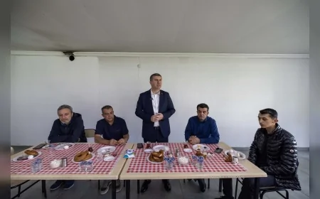 BURDUR BELEDİYE BAŞKANI ALİ ORKUN ERCENGİZ OSB’DE İŞÇİLERLE BULUŞTU “EMEĞİN KARŞILIĞI ADİL BİR DÜZENLE SAĞLANMALI”