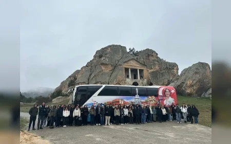 Eskişehir Büyükşehir Belediyesi Gençleri Frig Vadisi ve Balıkdamı’nda Tarih ve Doğayla Buluşturdu