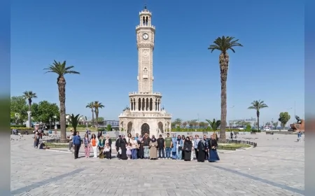 İzmir Büyükşehir Belediyesi Emekliler İçin 30 İlçede Ücretsiz Gezi Programı Başlattı