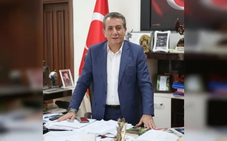 EFELER BELEDİYE BAŞKANI ANIL YETİŞKİN: “EMEK EN YÜCE DEĞERDİR, DAYANIŞMA TOPLUMUN TEMELİDİR”
