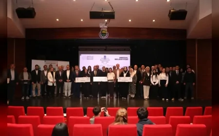 İnegöl’de Liseler Arası Hitabet Yarışmasında Gençler Nurettin Topçu’nun Fikirlerini Kürsüye Taşıdı